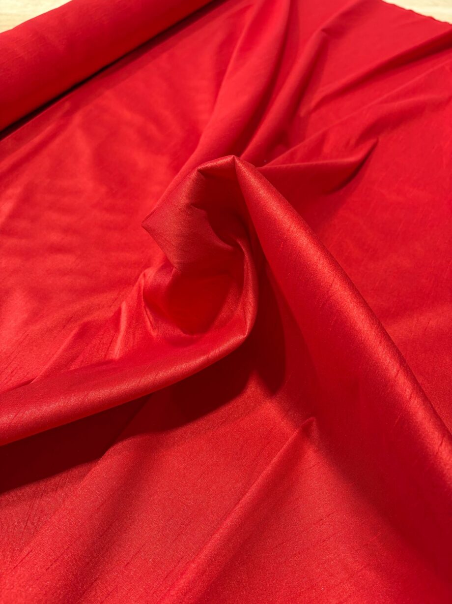 Seda salvaje rojo valentino
