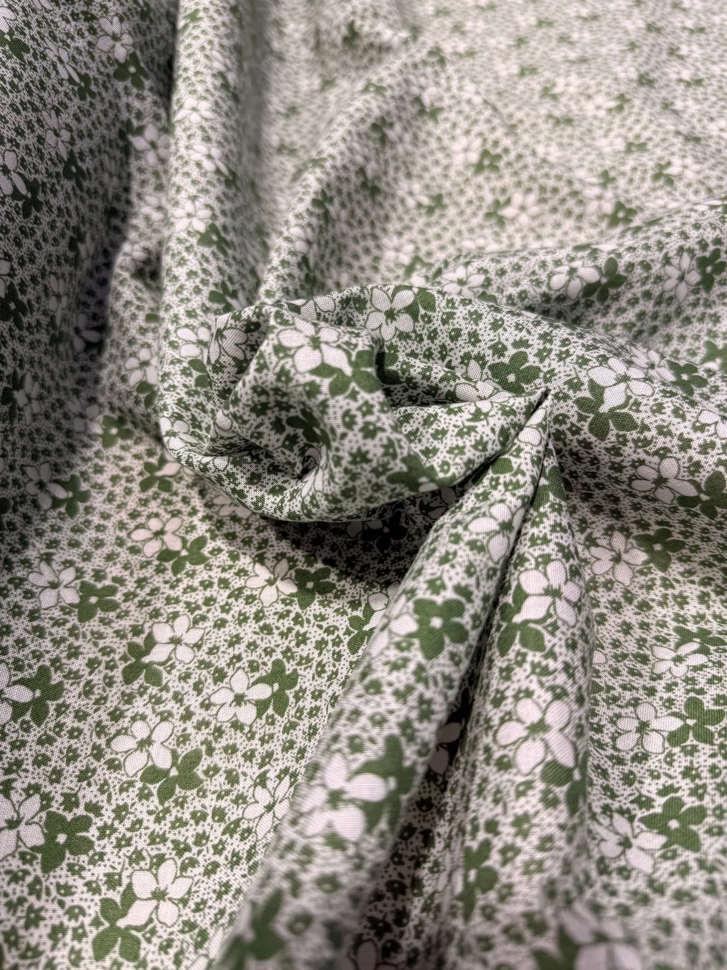 Algodón estampado floral P8