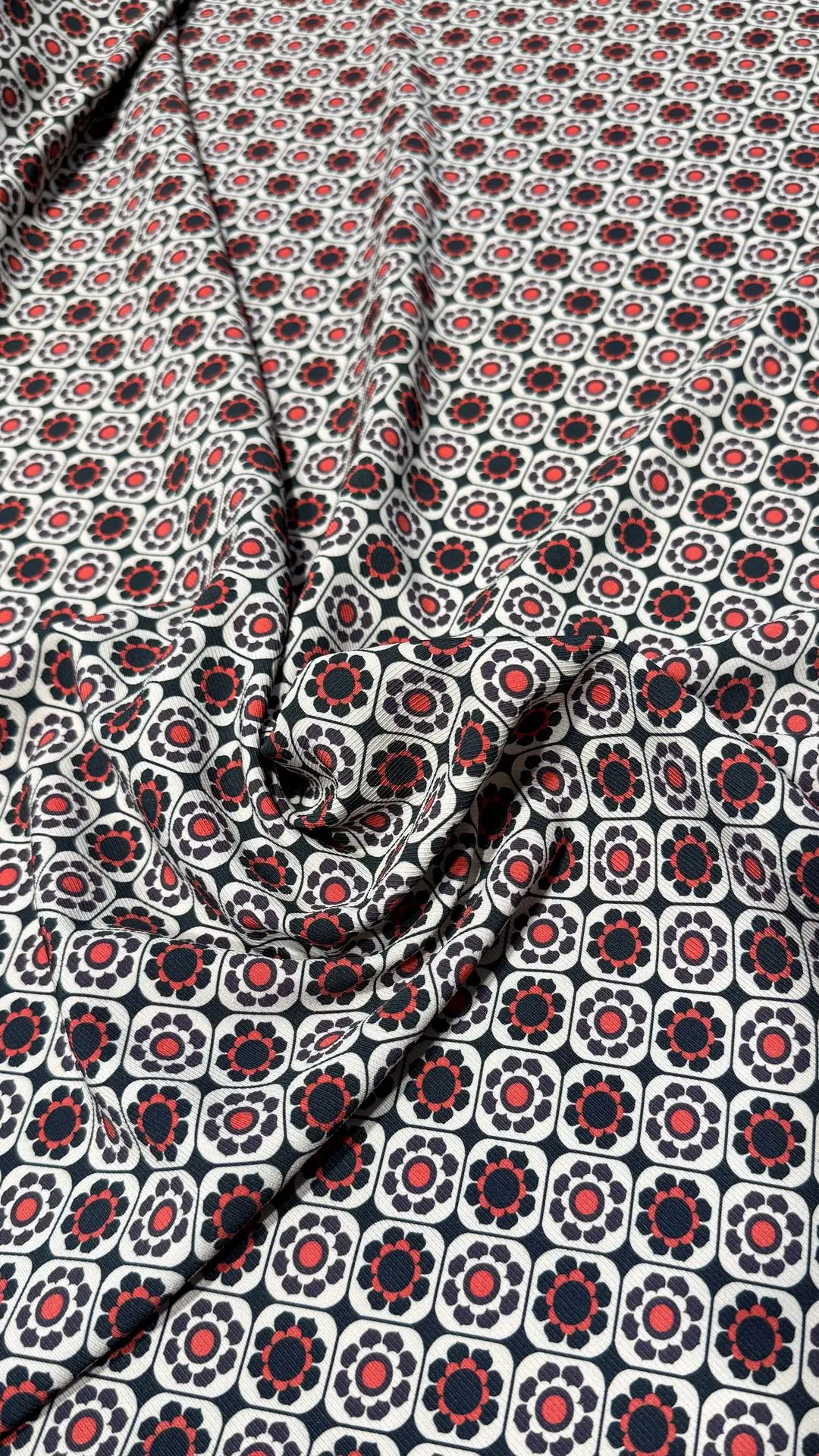 CREPÉ MARGARITA RETRO ROJO