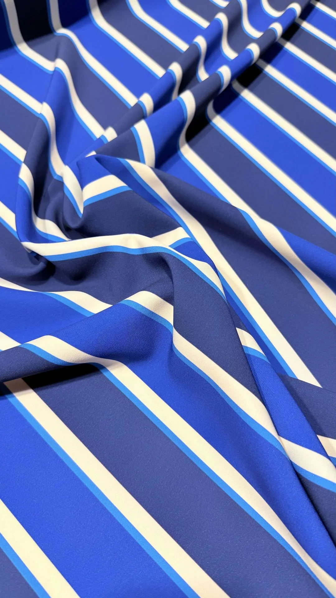 CREPÉ RAYA ANCHA AZUL