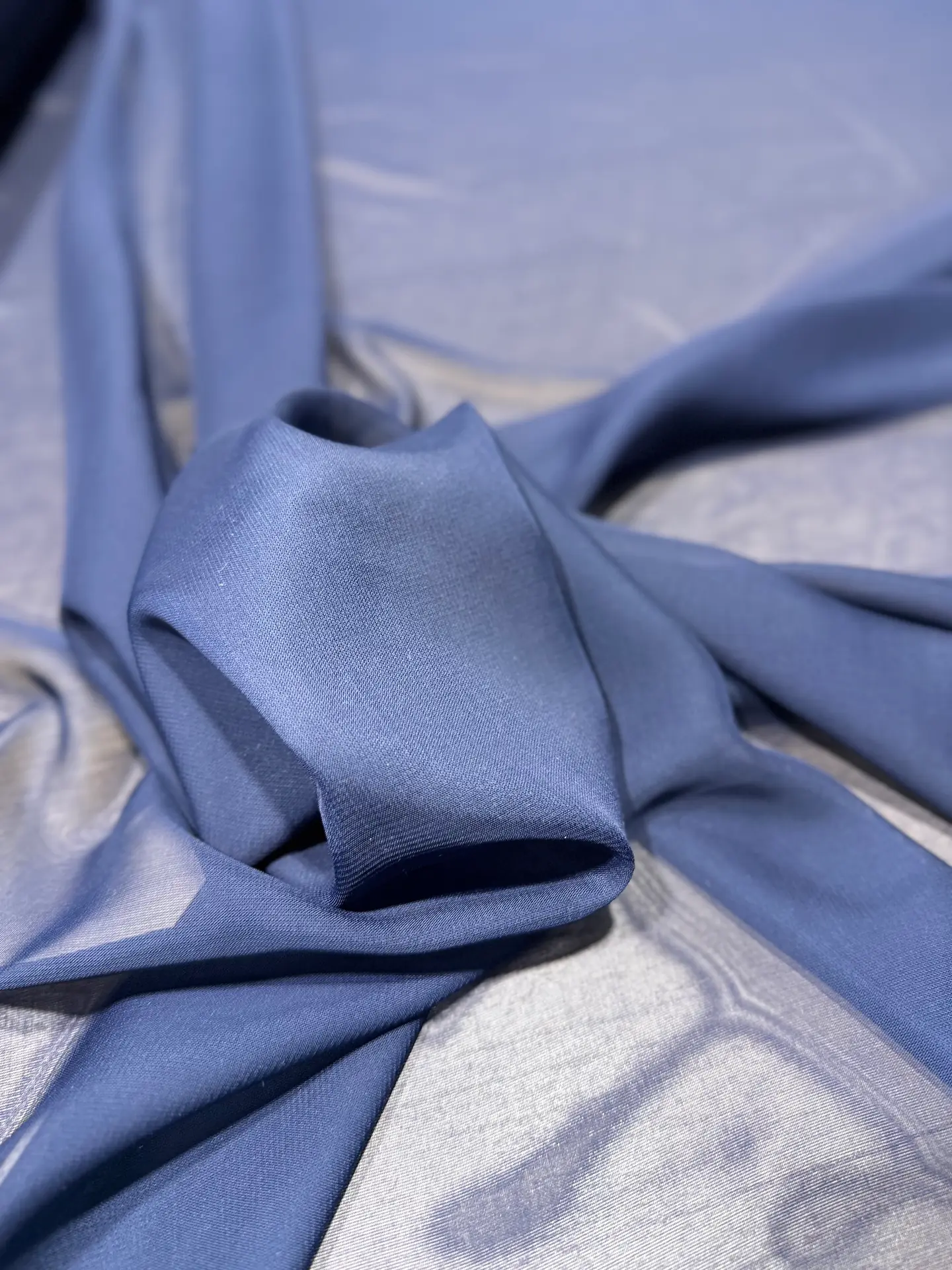 Gasa de seda azul marino