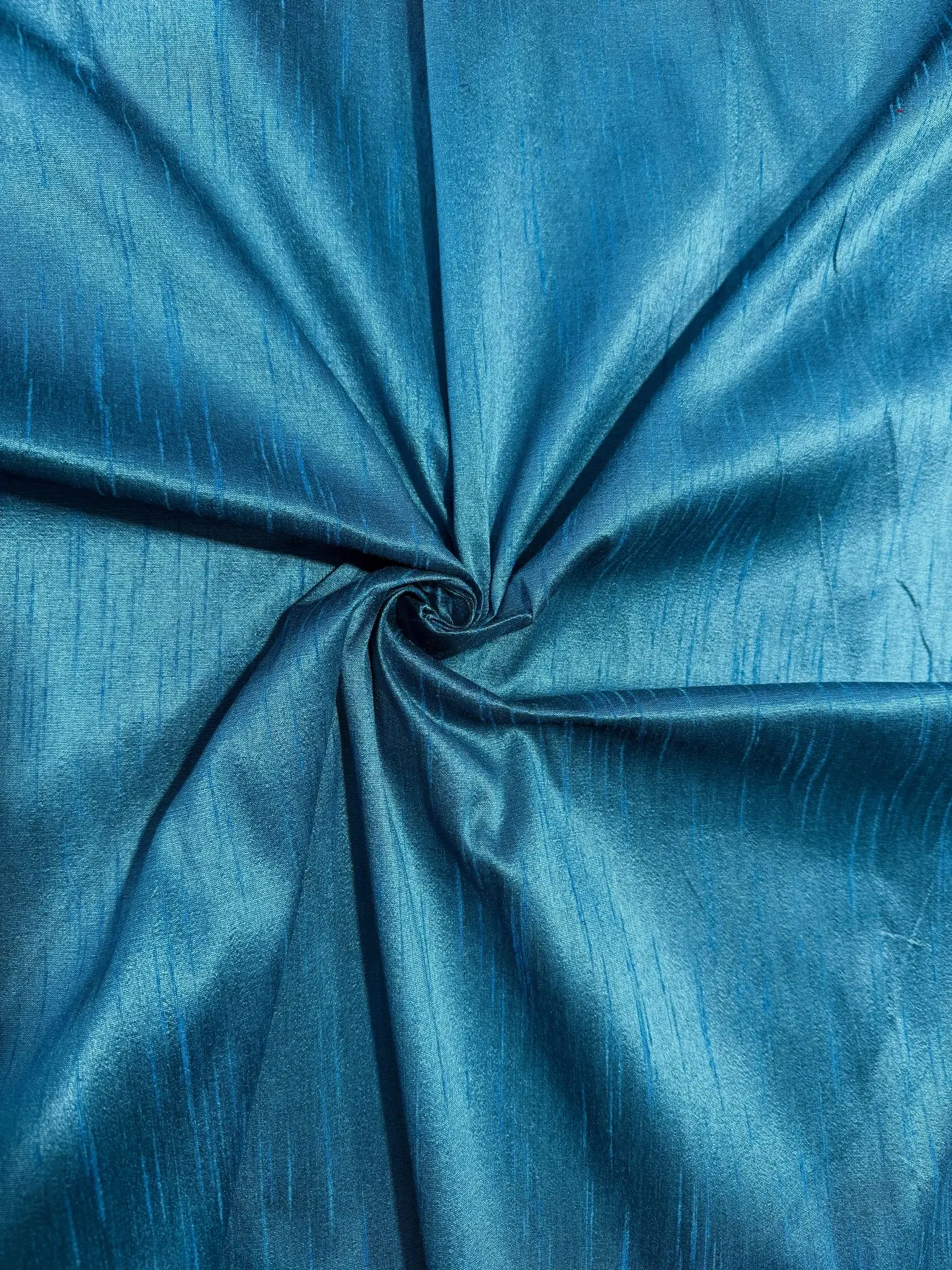 Seda salvaje azul petróleo