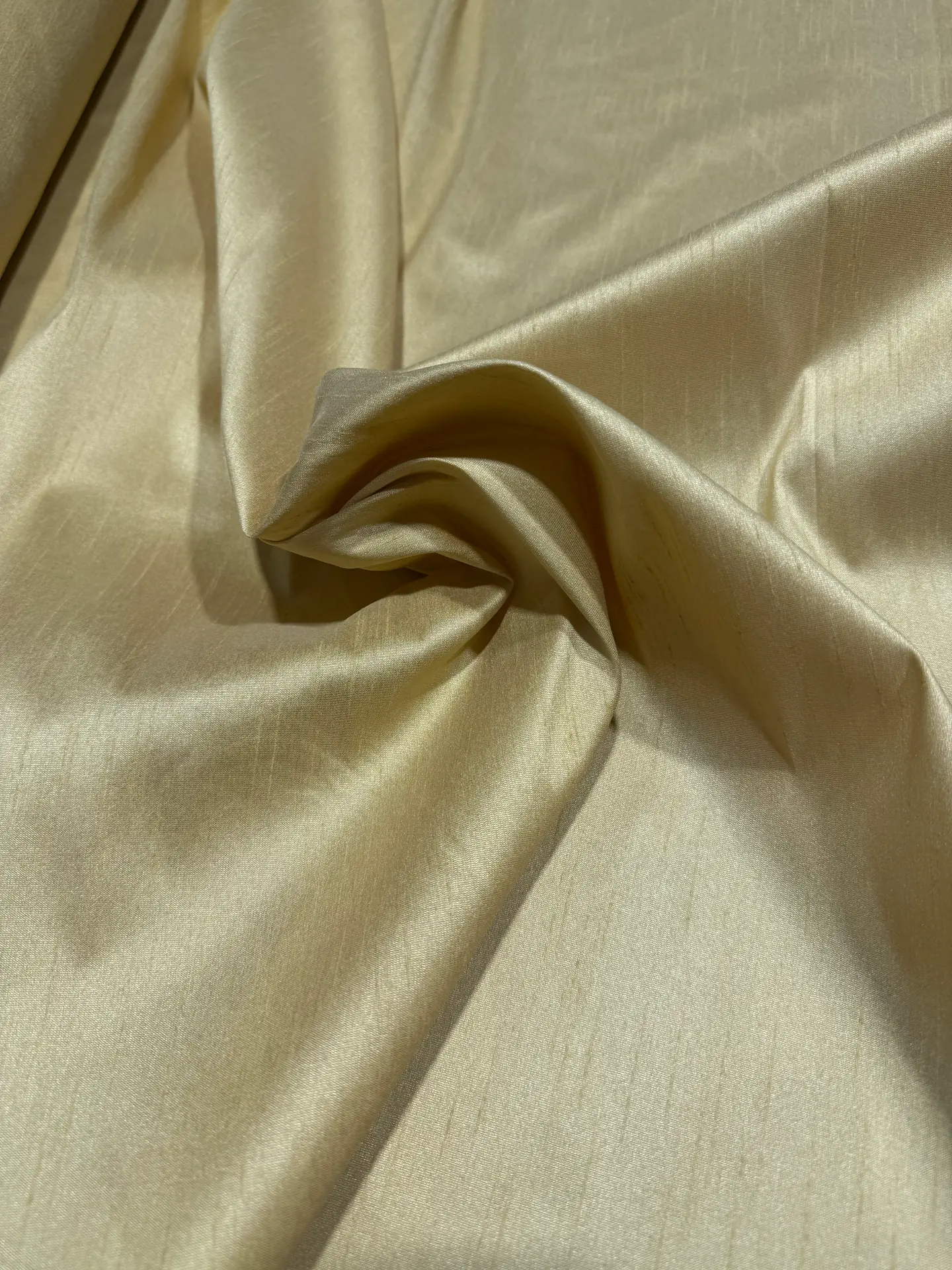Seda salvaje beige oscuro