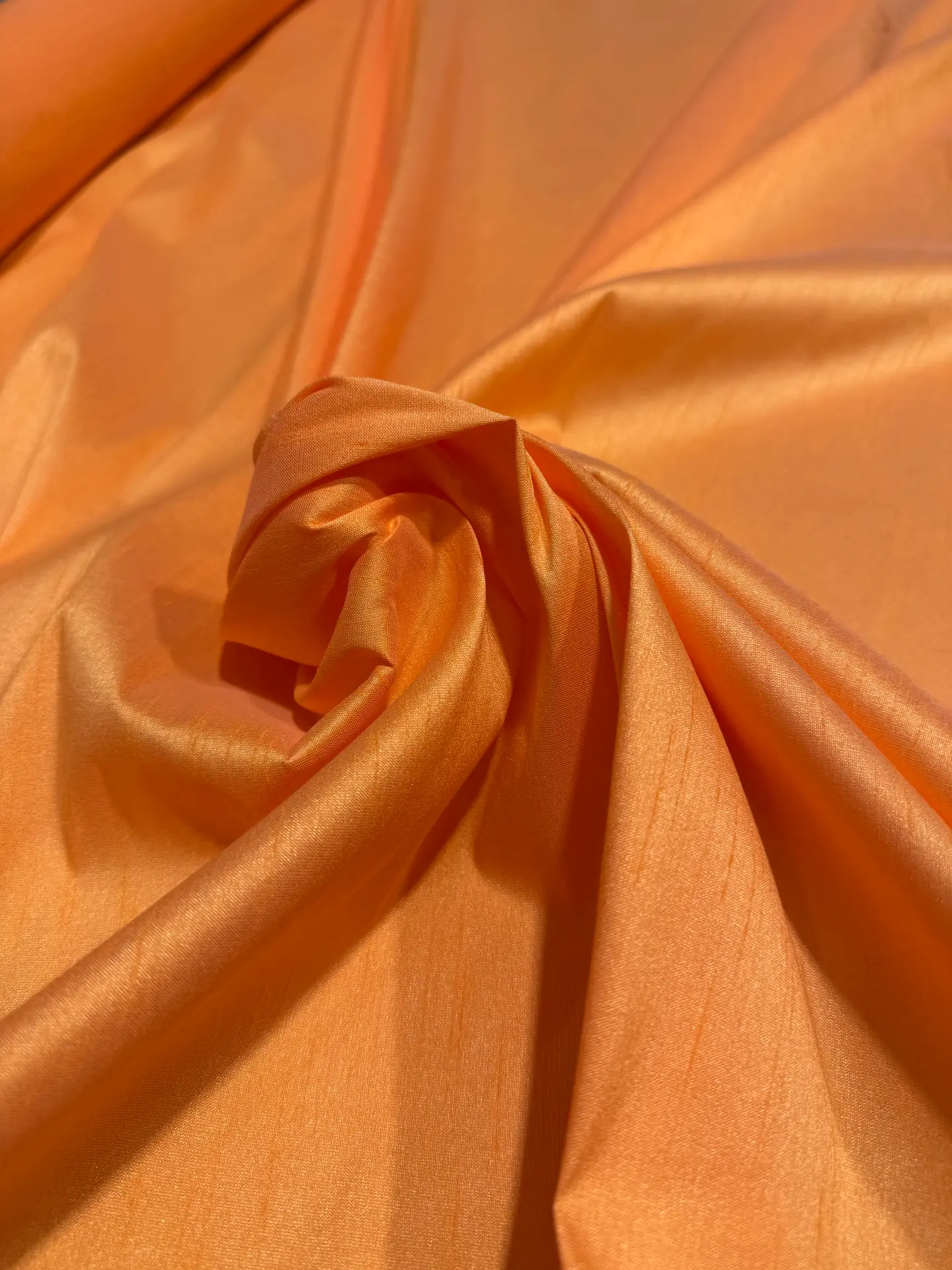 Seda salvaje naranja pastel