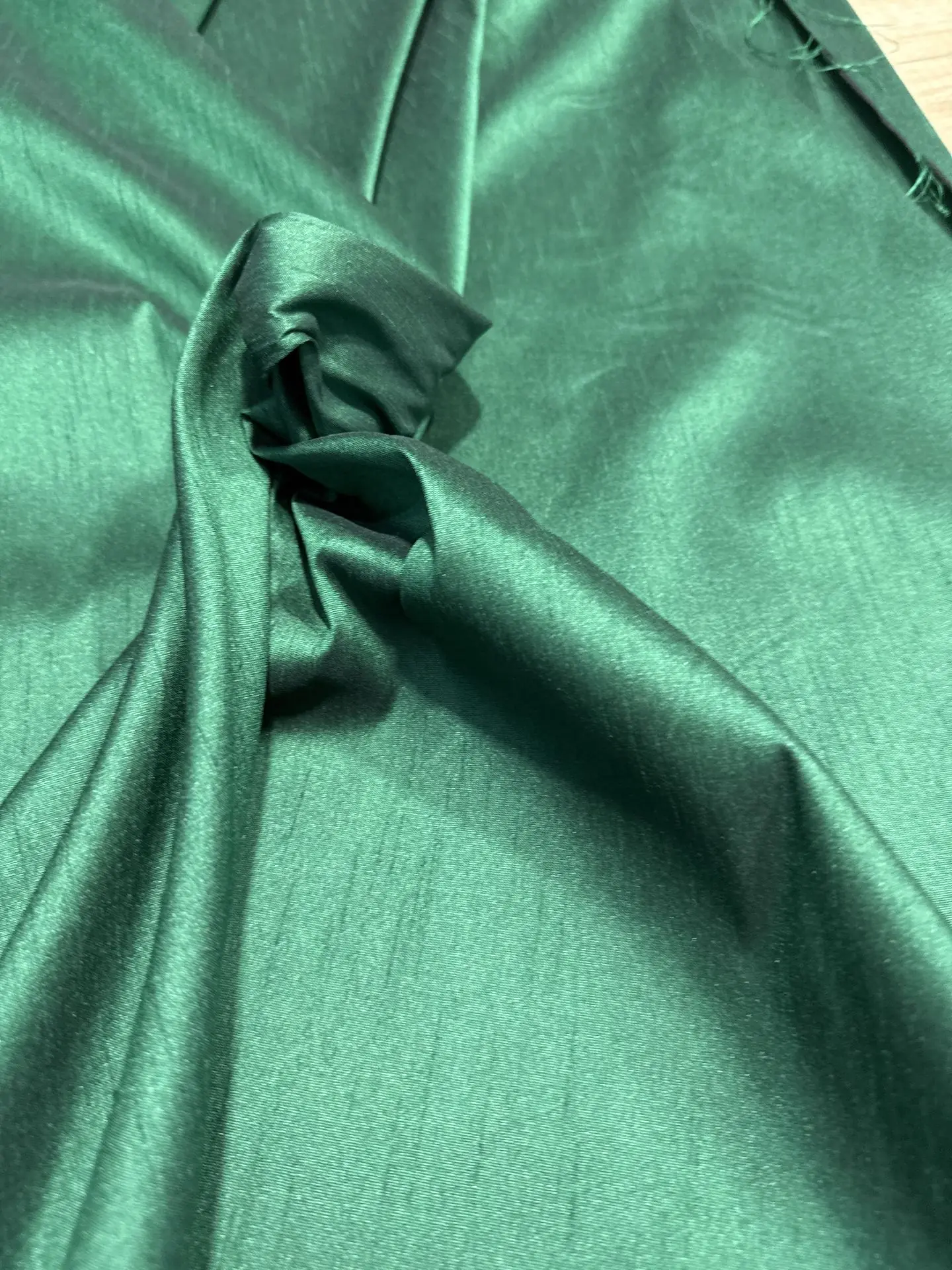 Seda salvaje verde botella – imagen 2