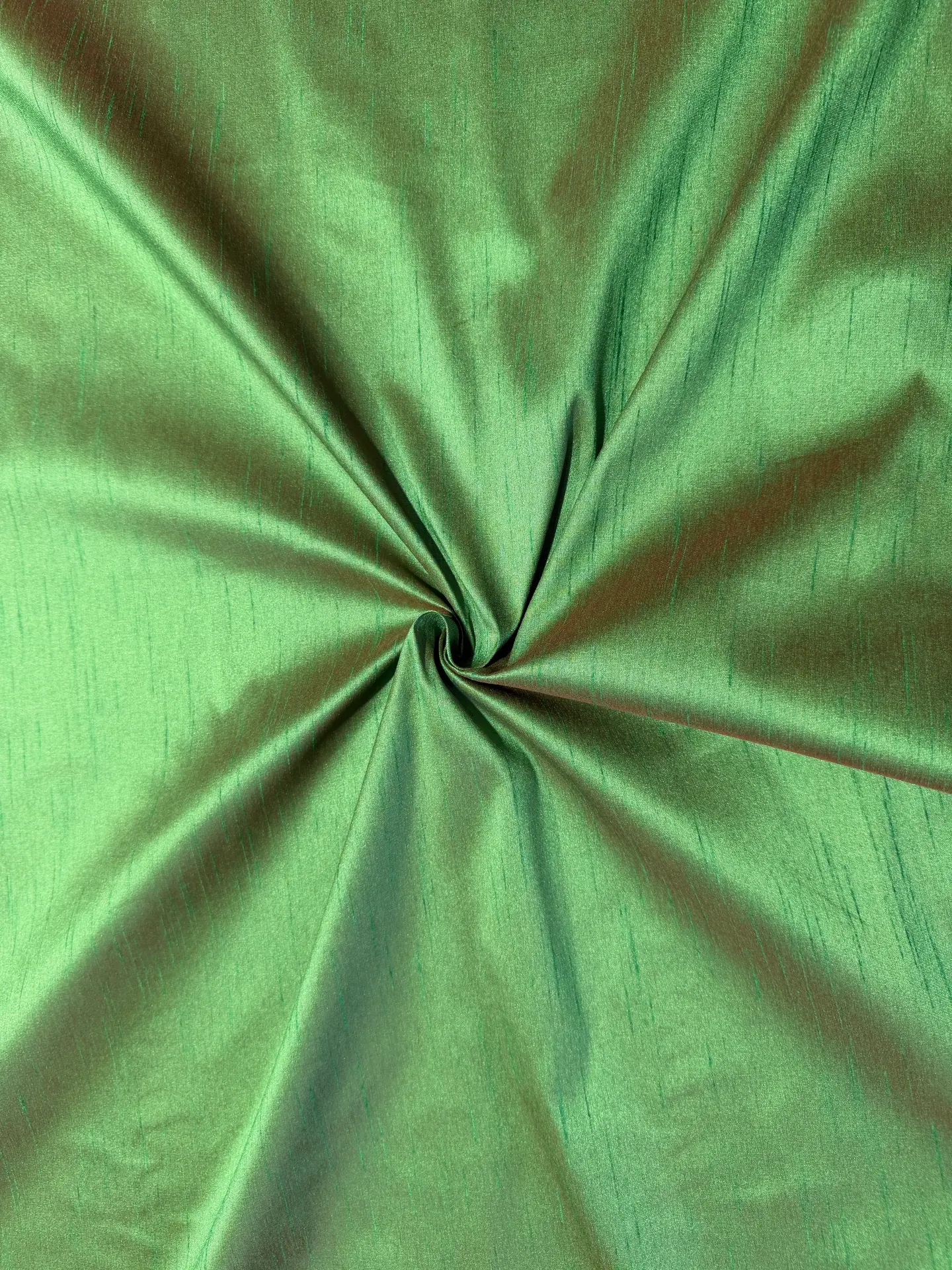 Seda salvaje verde hoja