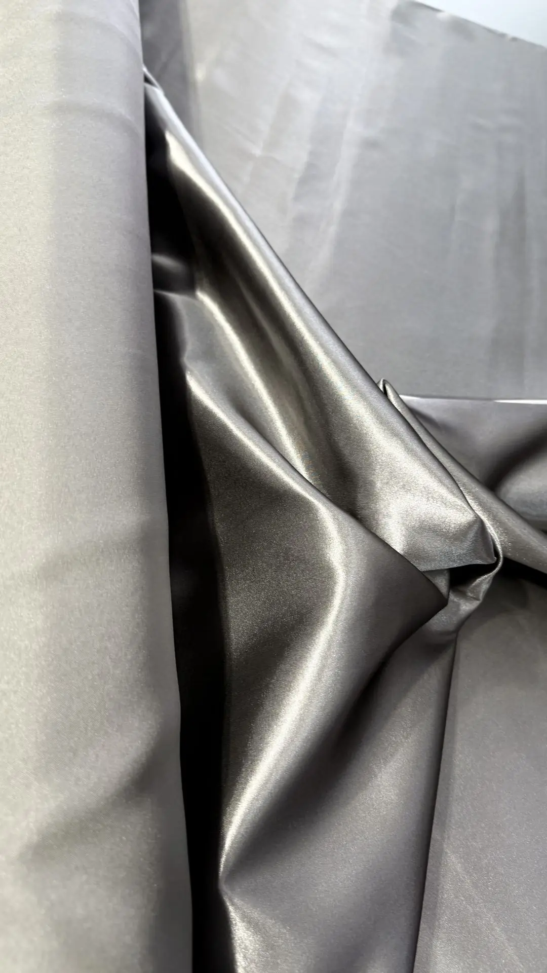 Raso fiesta gris acero – detalle 2