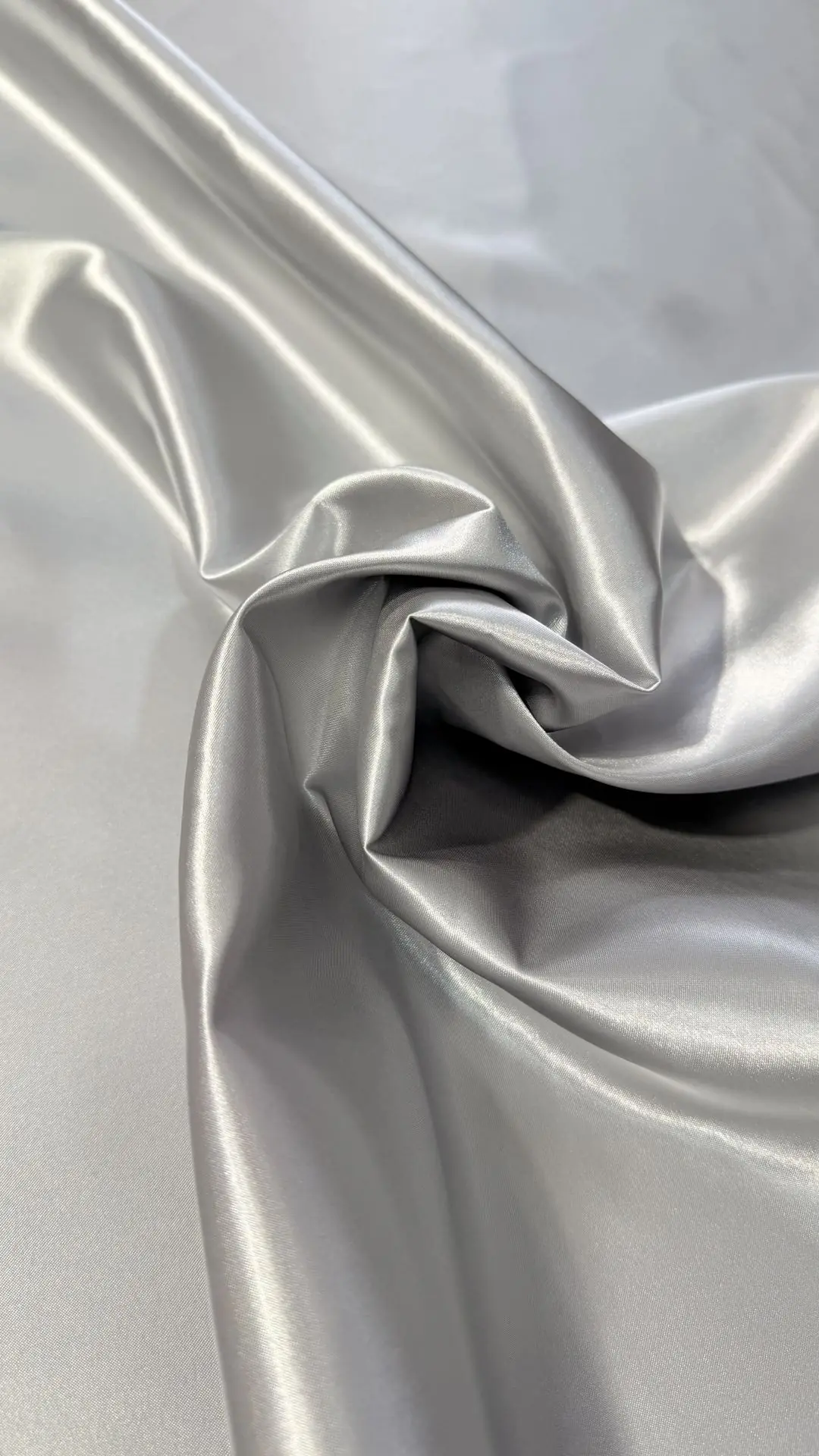 Raso fiesta gris perla – detalle 2