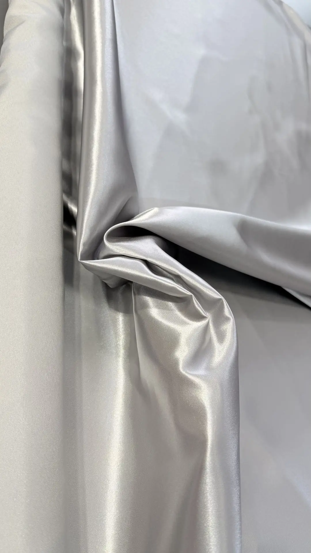 Raso fiesta gris perla – detalle 3